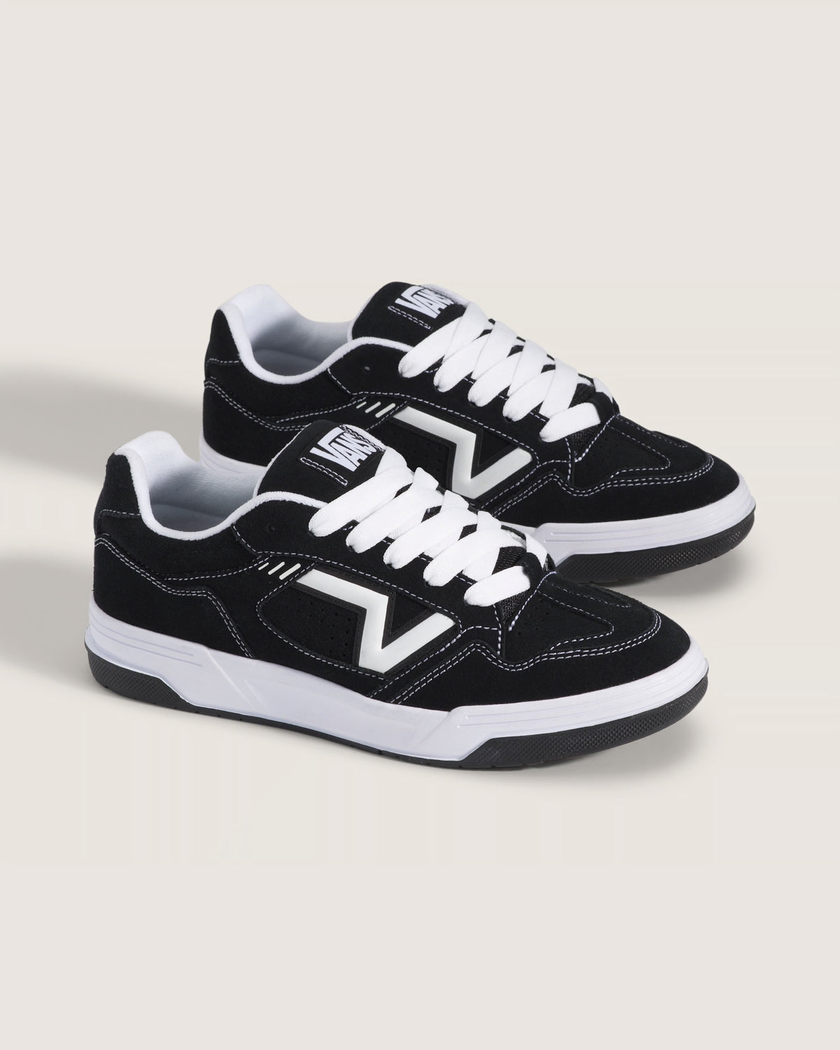 Vans Upland (Black/White).