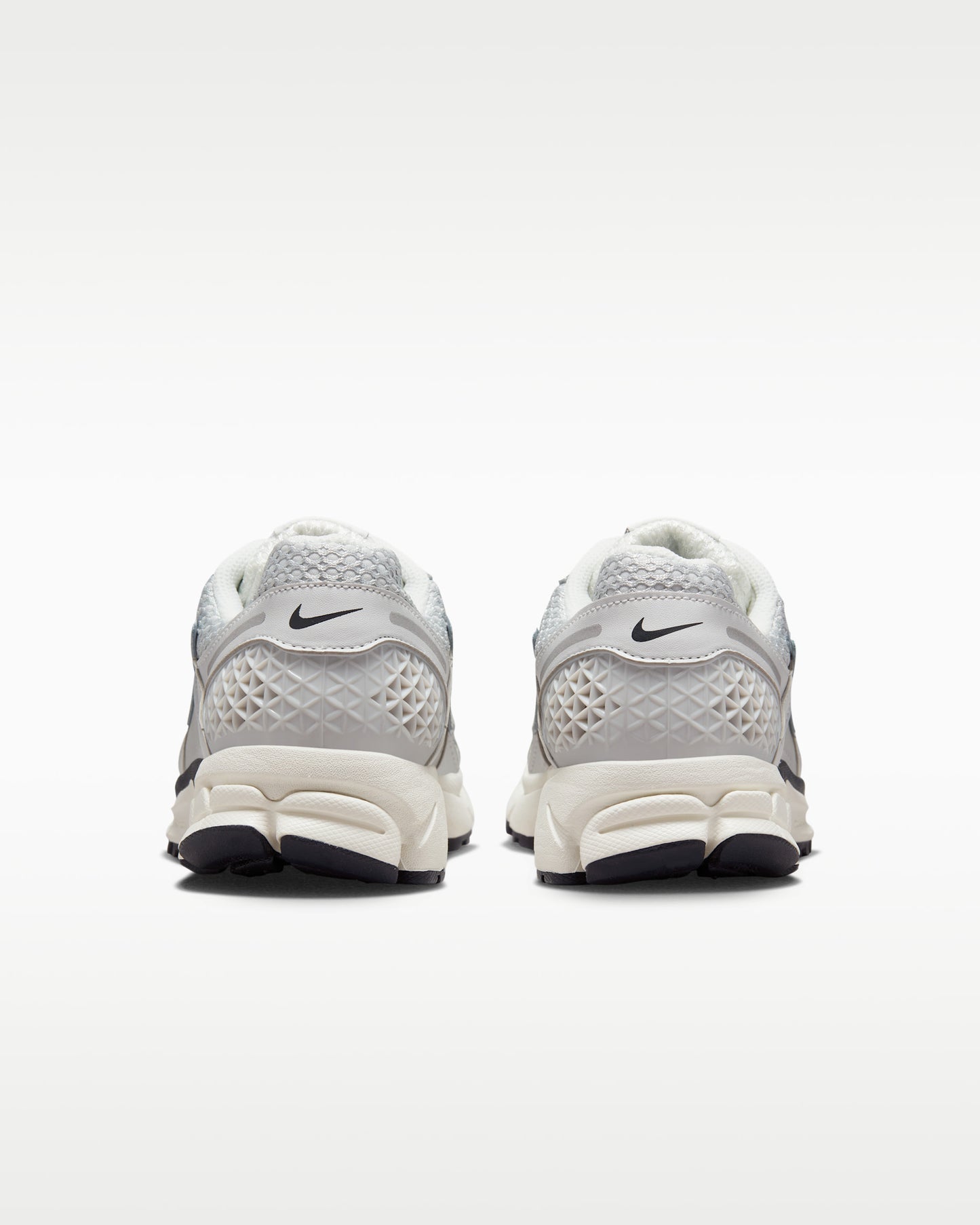 Nike Zoom Vomero 5 "Photon Dust / Metallic Silver"